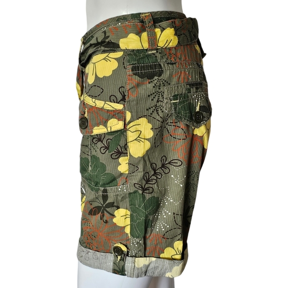 UNIONBAY Olive Floral Belted Roll Tab Utility Bermudas Size 9 - Picture 2 of 8